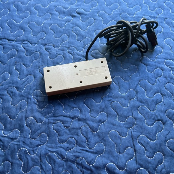 Nintendo NES-004 Corded Controller for Nintendo NES - Picture 2 of 3